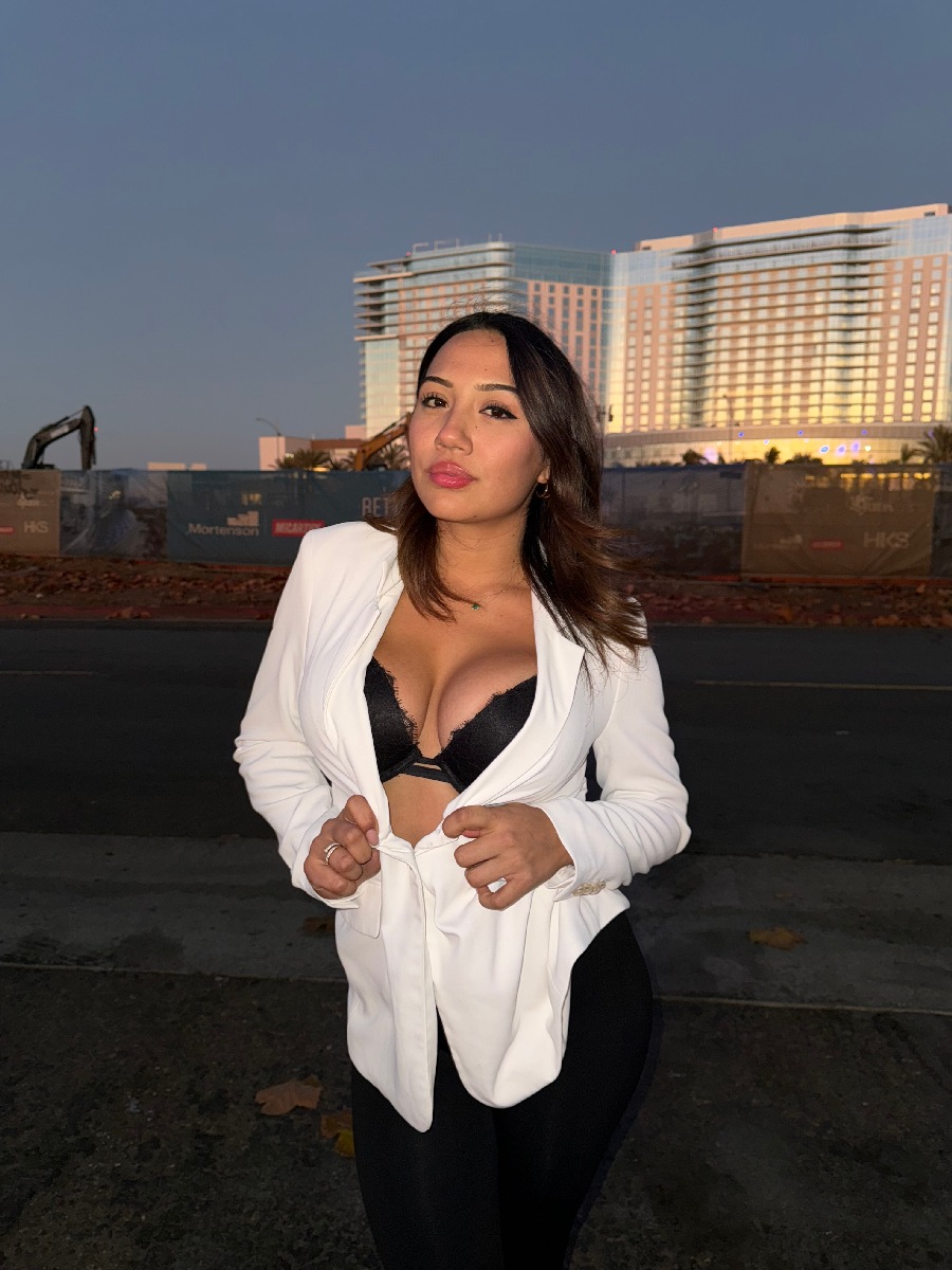 Take a pause and enjoy Ali Cruz — streaming from Cape Town