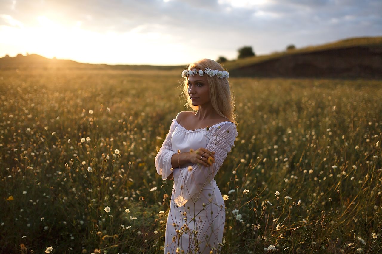 Girls in Slavic costumes in Cape Town