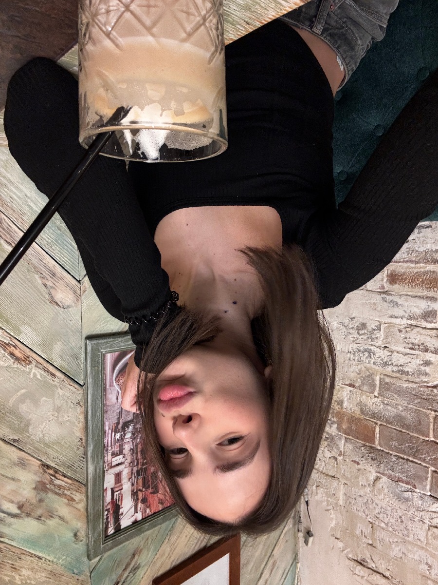 Fresh photos, fresh mood — Tina online in Cape Town